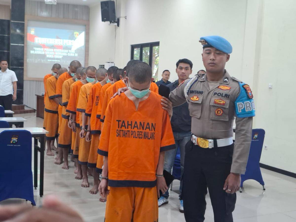 Para tersangka pengerusakan Mapolsek Pakisaji. (IDN Times/Rizal Adhi Pratama)