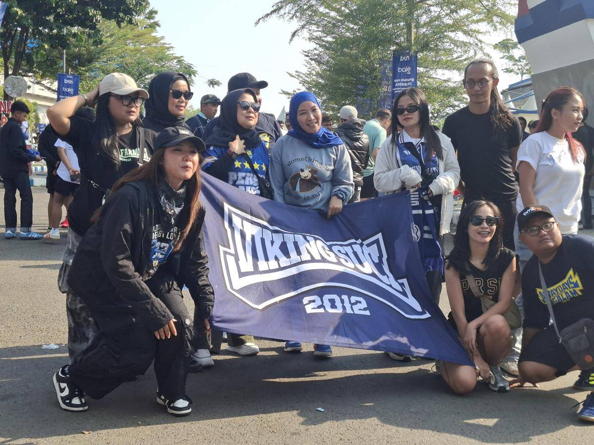 Viking dan Bobotoh yang datang ke Stadion Kanjuruhan. (IDN Times/Rizal Adhi Pratama)