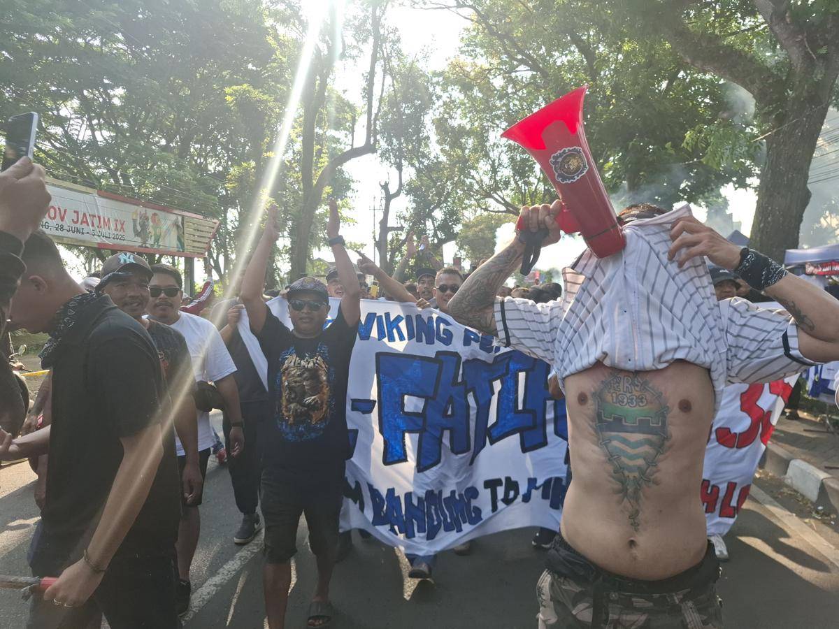Viking dan Bobotoh yang datang ke Stadion Kanjuruhan. (IDN Times/Rizal Adhi Pratama)