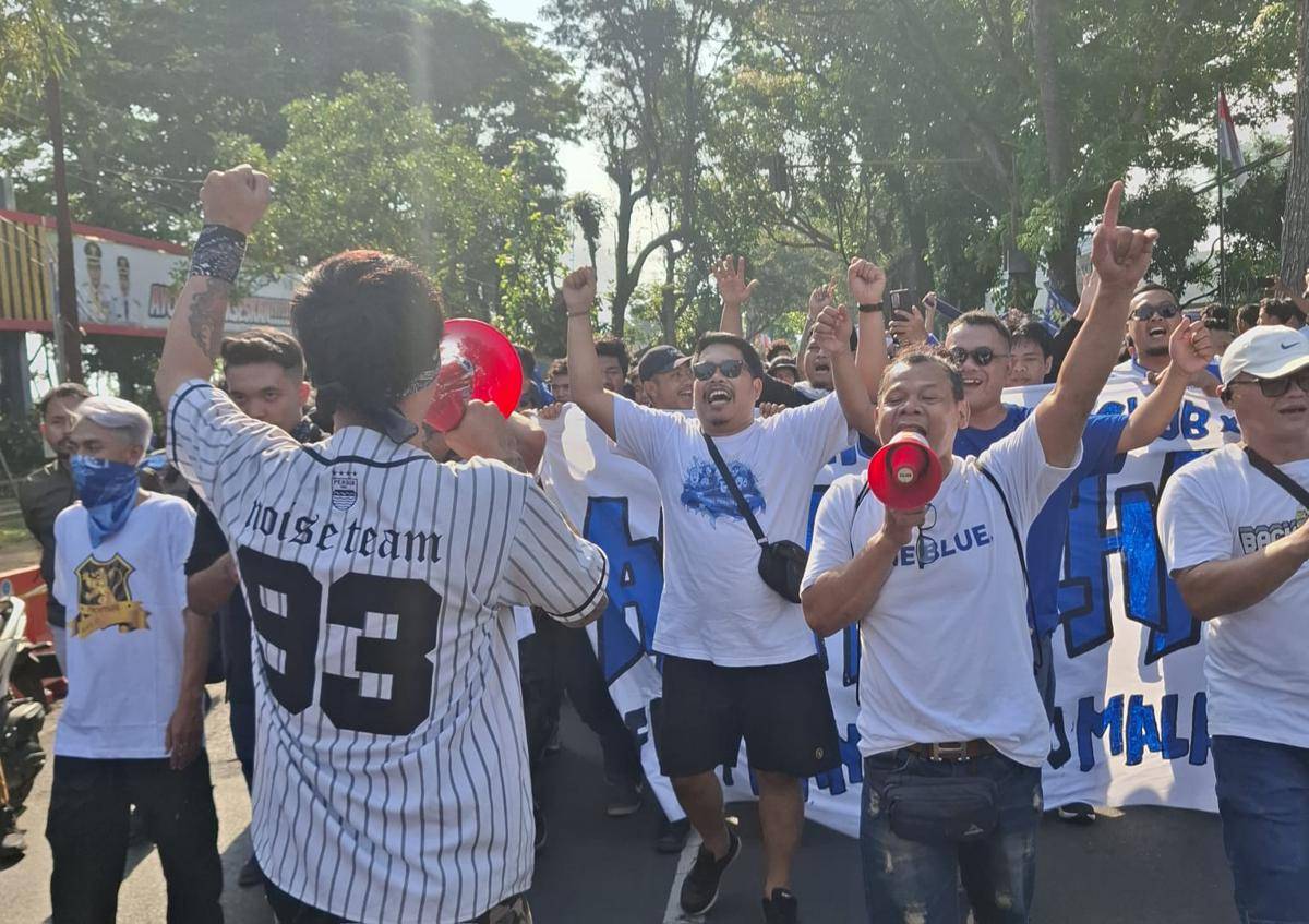 Viking dan Bobotoh yang datang ke Stadion Kanjuruhan. (IDN Times/Rizal Adhi Pratama)