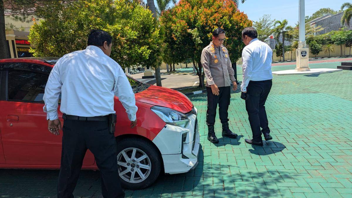 Sebelumnya putih, mobil pelaku diubah warnanya menjadi merah. IDN Times/Riyanto.
