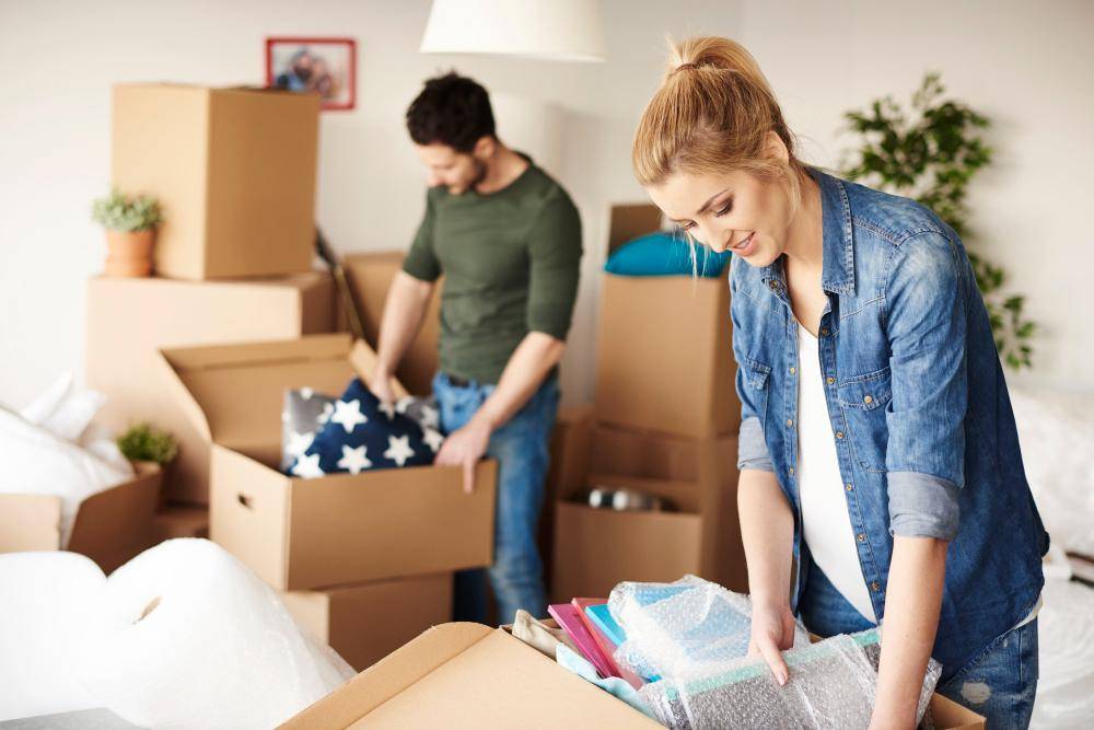 ilustrasi decluttering (freepik.com/gpointstudio)
