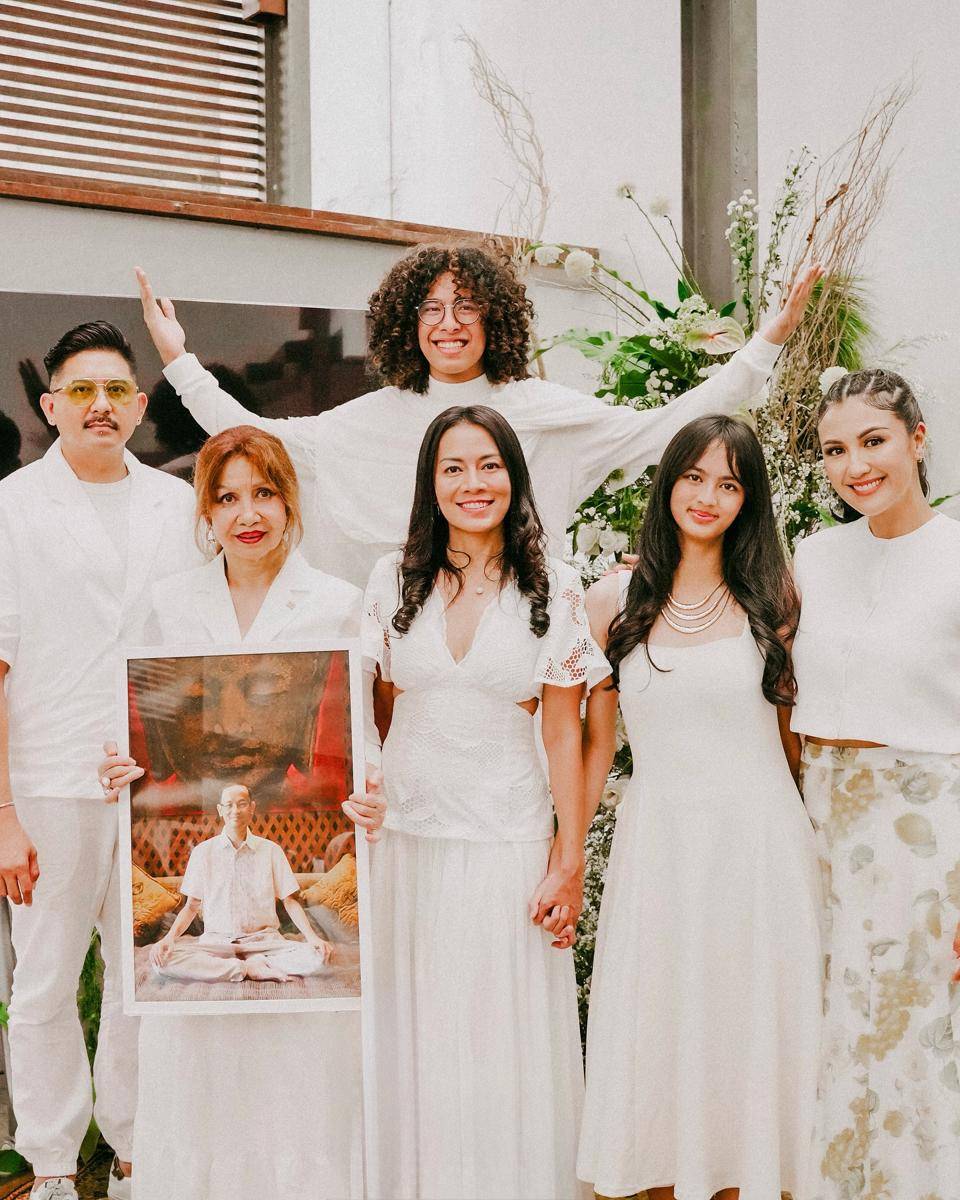 peringatan 1.000 hari suami Dee Lestari (instagram.com/mrssharena)