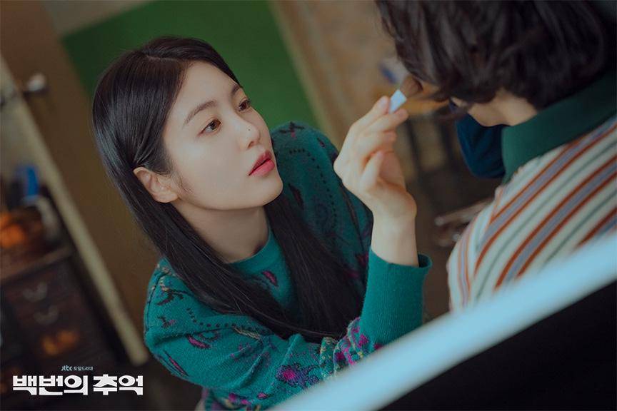 Shin Ye Eun di A Hundred Memories (dok. JTBC/A Hundred Memories)