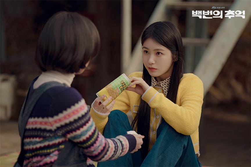 Kim Da Mi dan Shin Ye Eun di A Hundred Memories (dok. JTBC/A Hundred Memories)