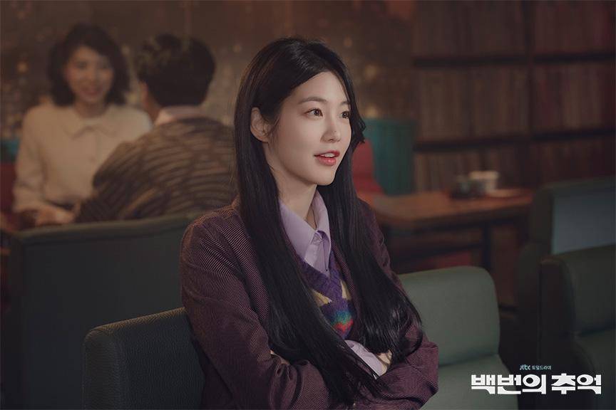 Shin Ye Eun di A Hundred Memories (dok. JTBC/A Hundred Memories)