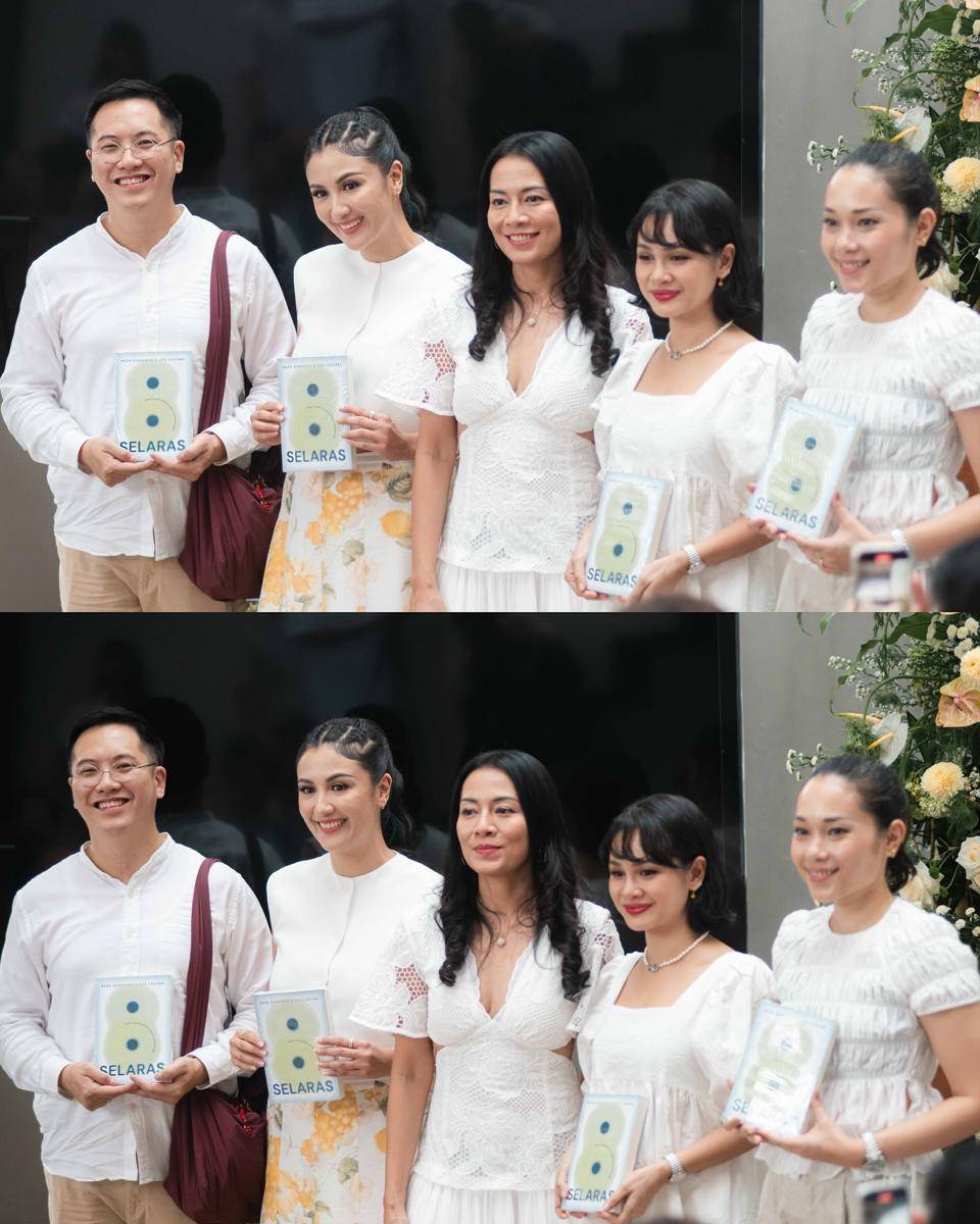 2. Acara ini juga dibarengi dengan peluncuran buku, hasil buah pikiran pasangan Reza Gunawan dan Dee Lestari