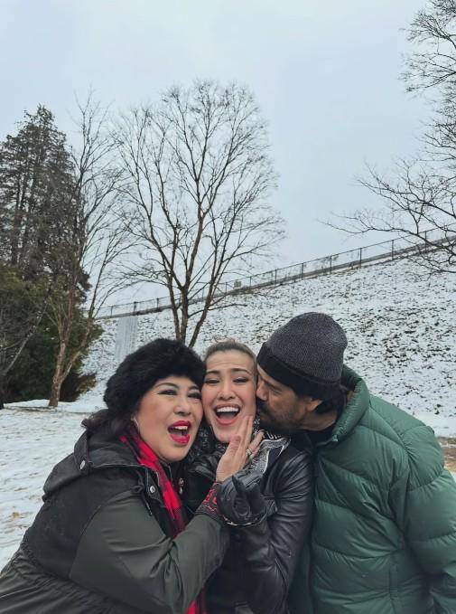Kenangan Liza Natalia dan Ayah (Instagram.com/lizanataliaofficial)