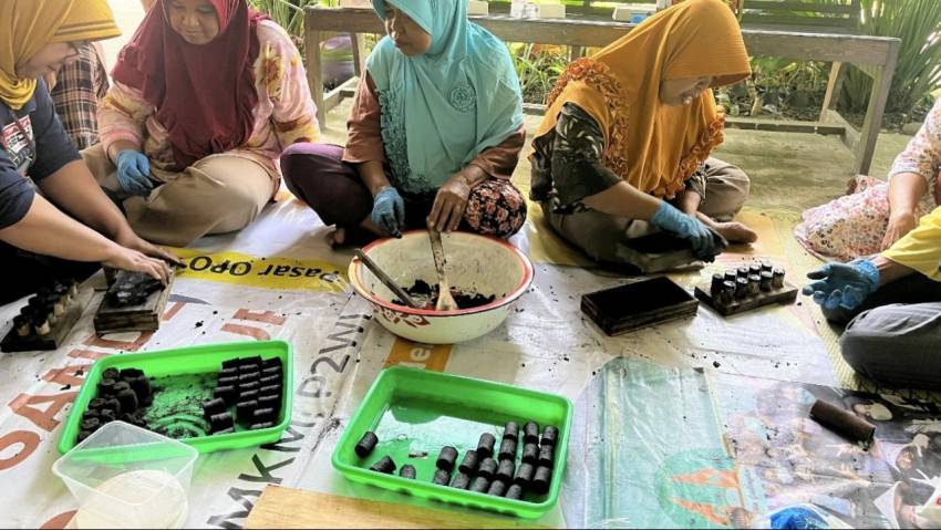 Mahasiswa UGM olah limbah tongkol jagung jadi briket ramah lingkungan yang bernilai