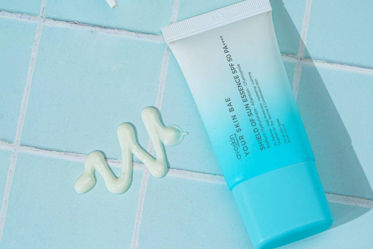 ilustrasi Avoskin – Your Skin Bae Sunscreen Shield of Sun SPF 50 PA++++ (blog.avoskinbeauty.com)