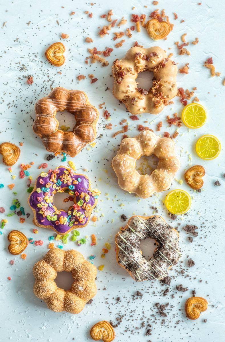 ilustrasi donat bentuk bunga