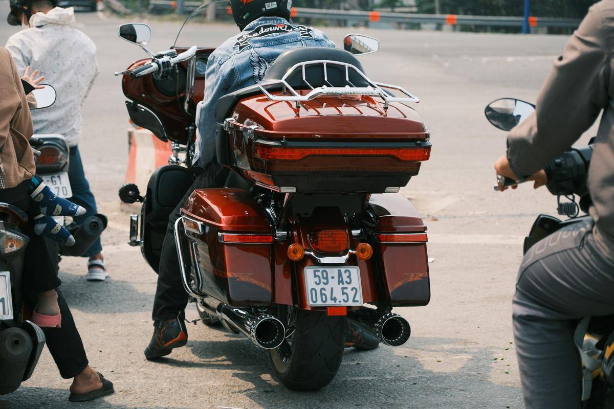 ilustrasi motor dengan box belakang (unsplash.com/Duc Van)