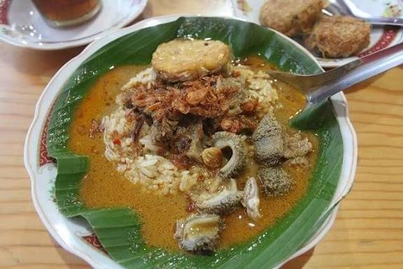 Nasi Gandul Makanan Khas Pati yang Menggoyang Lidah. Sumber: JATENGPROV.go.id