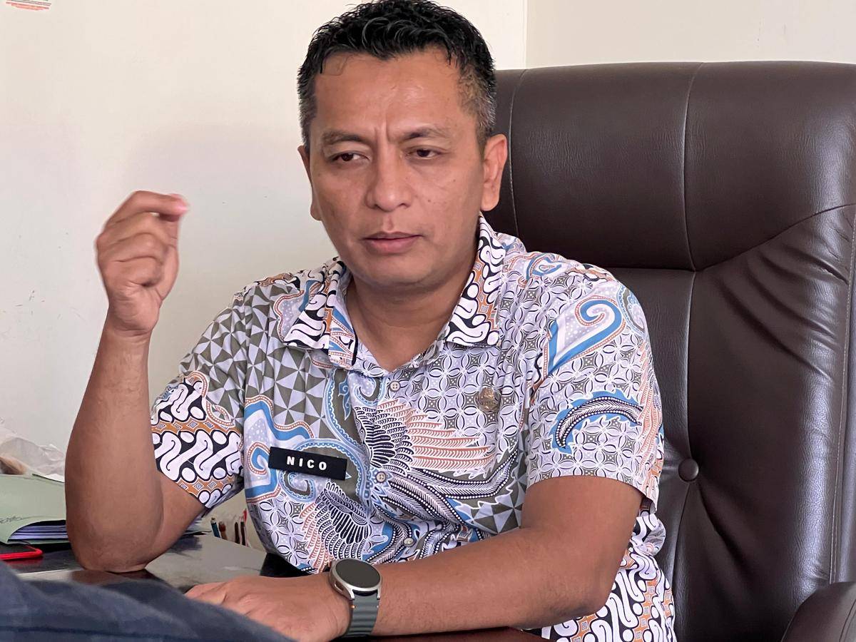 Nico Primadona menjelaskan tentang kemasan produk yang telah dibuat (Foto: Pemprov Sumbar)