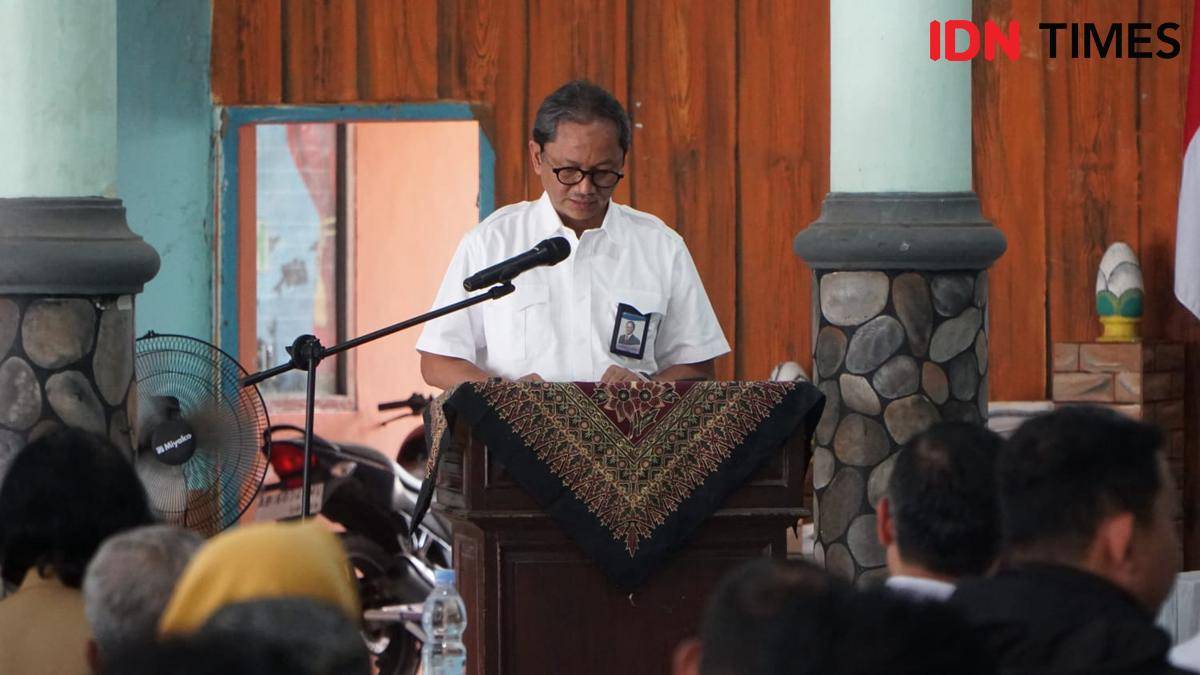 Kepala Stasiun Meteorologi, BMKG Yogyakarta, Warjono. 