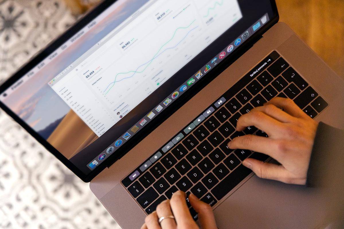 Ilustrasi tempat servis laptop (Pixabay/Firmbee)