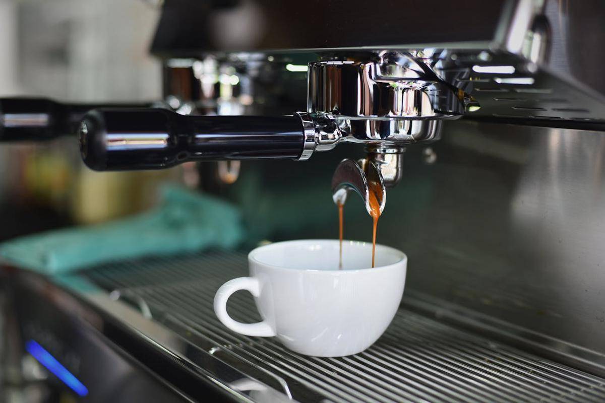 ilustrasi menyeduh kopi (pexels.com/Chevanon Photography)