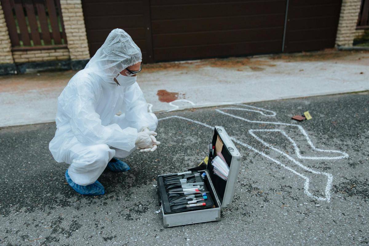 ilustrasi crime scene cleaner (pexels.com/cottonbro)
