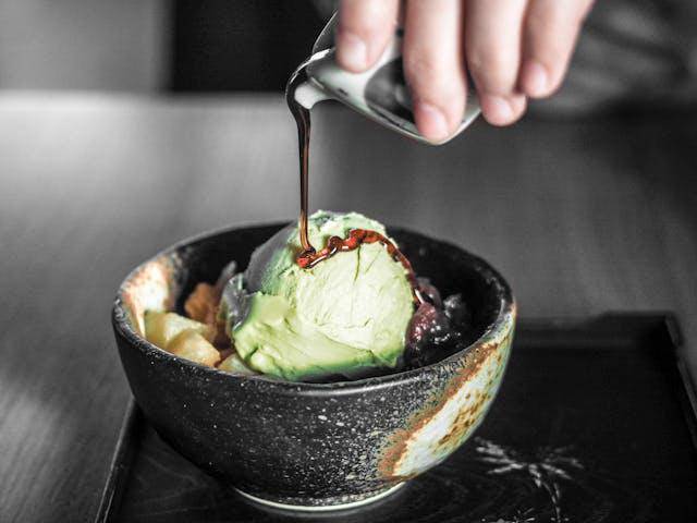 ilustrasi es krim matcha 