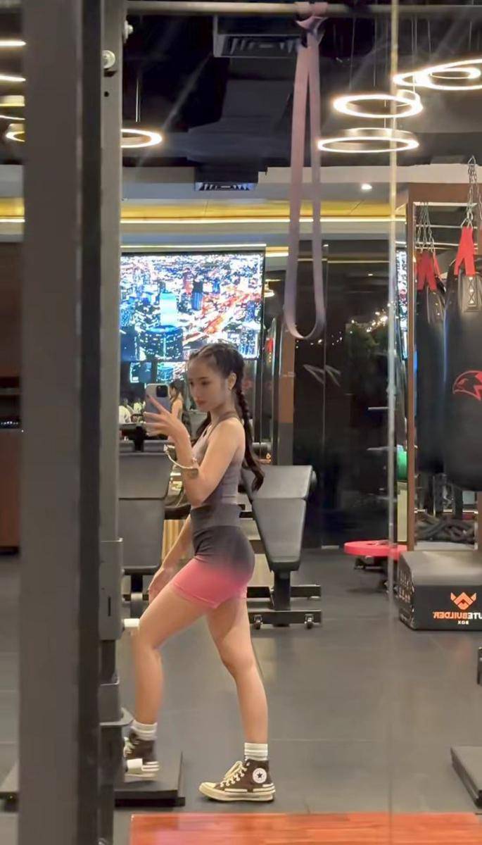 potret Fuji ngegym (instagram.com/fuji_an)