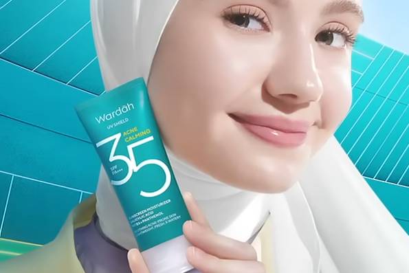 ilustrasi Wardah – UV Shield Acne Calming Sunscreen Moisturizer SPF 35 PA+++ (youtube.com/WardahBeauty)