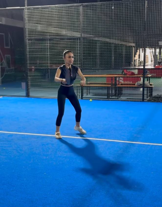 Yuni Shara main padel