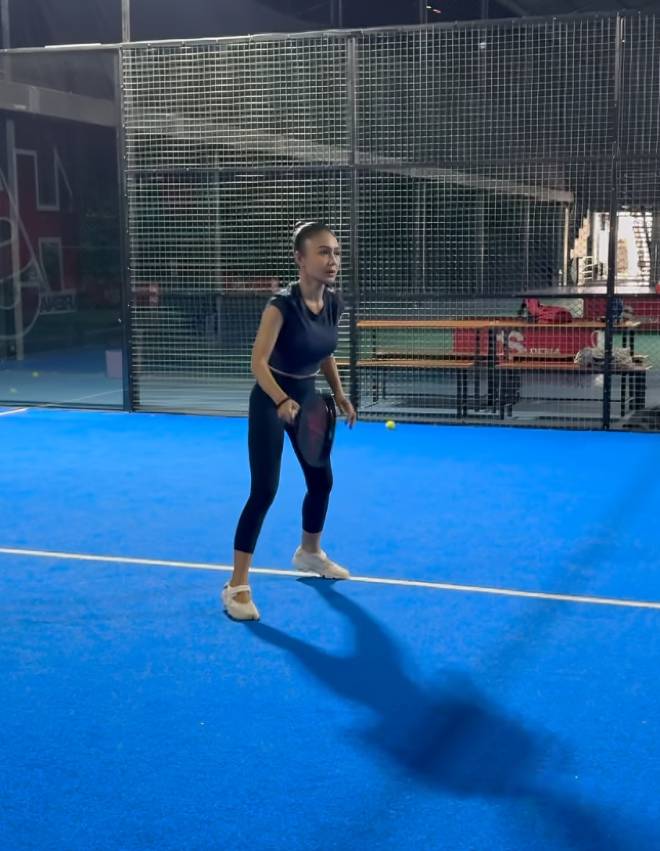 Yuni Shara main padel