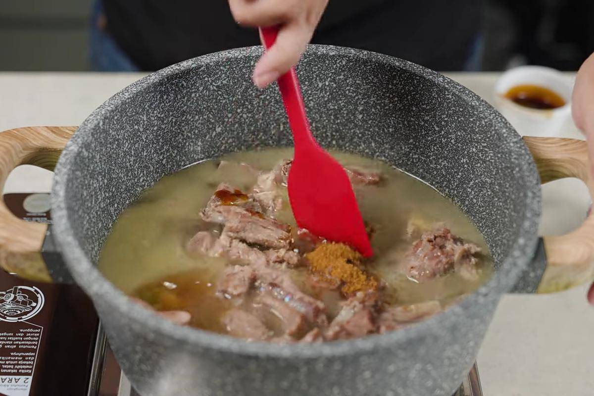 ilustrasi memasak iga babi kecap (YouTube.com/Willgoz Kitchen)