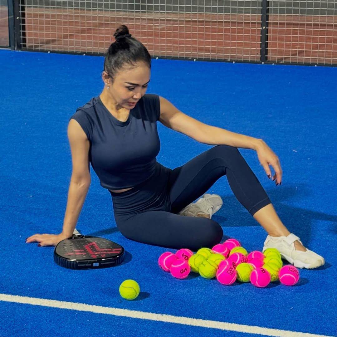 Yuni Shara main padel