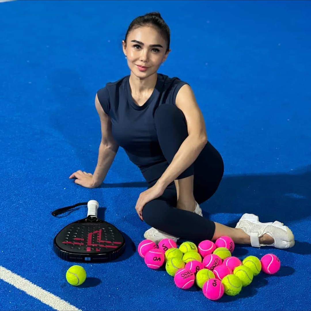 Yuni Shara main padel