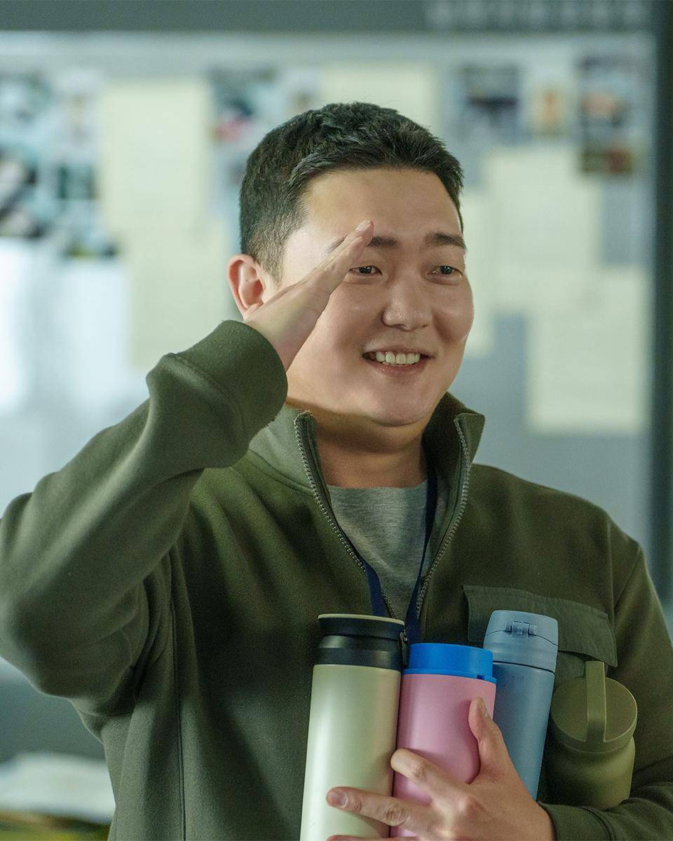 Still cut Queen Mantis (dok.SBS/Queen Mantis)