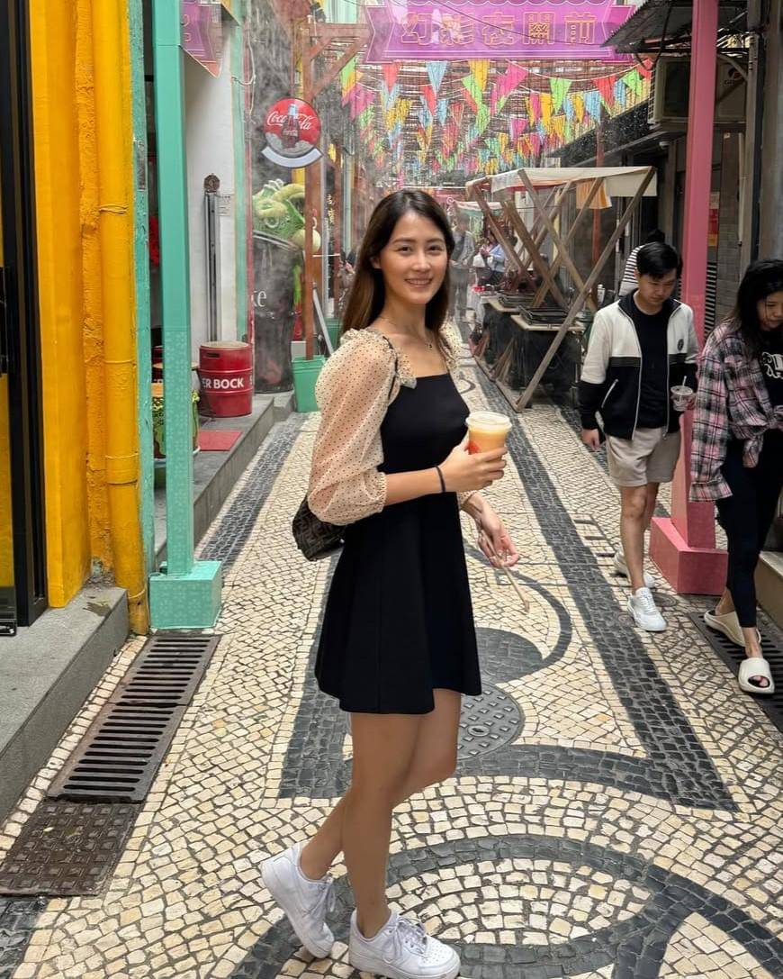 potret Li Shi Yi, Miss Universe Hongkong 2025 (instagram.com/lizzie_the_rockk) 