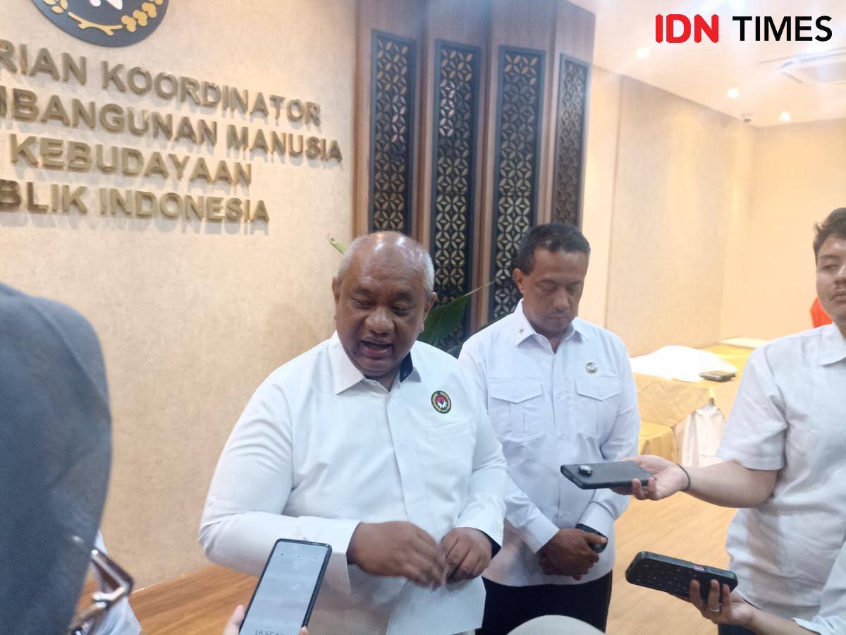 Deputi Bidang Koordinasi Penanggulangan Bencana dan Konflik Sosial Kemenko PMK, Lilik Kurniawan di Gedung PMK, Senin (22/9/2025)/ IDN Times Dini Suciatiningrum 