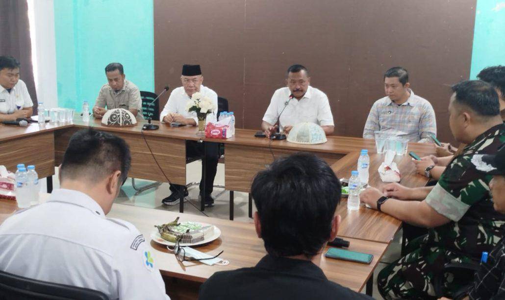 Direktur Pemantauan dan Pengawasan BGN Wilayah III knjungi RSUD Trikora Salakan, Banggai Kepulauan, Sulawesi Tengah, untuk meninjau penanganan kasus MBG. (Dok. Pemkab Banggai Kepulauan)