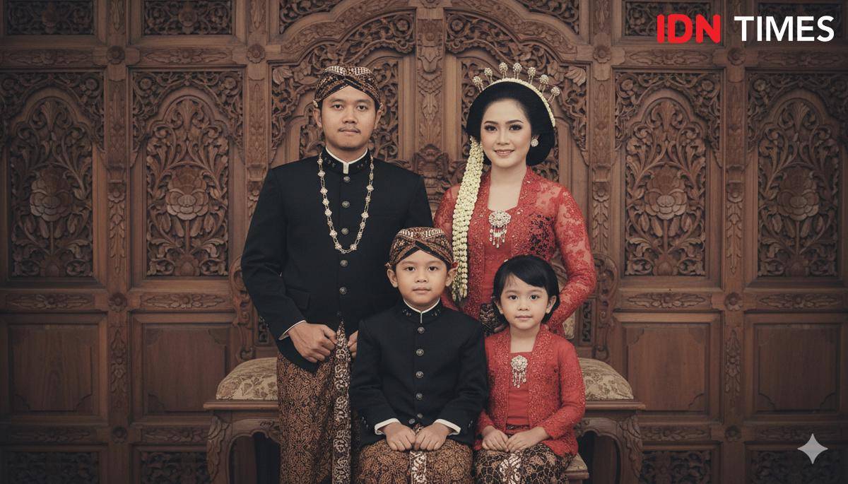 hasil edit foto keluarga adat Jawa dengan Gemini AI 