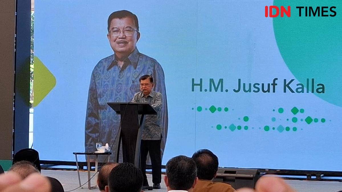 Jusuf Kalla memberi sambutan saat peletakan batu pertama renovasi Rumah Sakit (RS) Islam Faisal Makassar, Senin (22/9/2025). IDN Times/Darsil Yahya