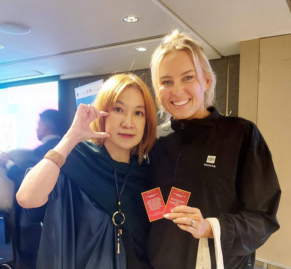 Natalia Tjahja & Jessica Long.jpg