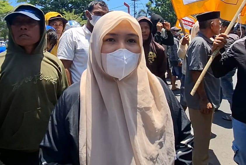 Irma (30), perwakilan nelayan Galesong Utara. (IDN Times/Darsil Yahya)