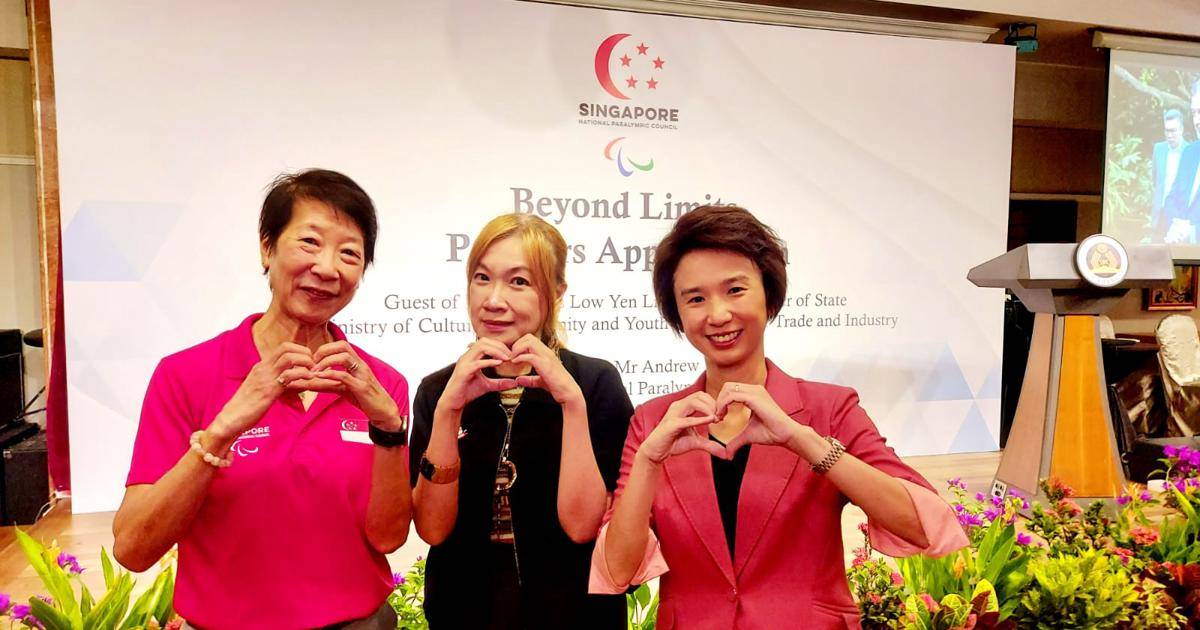 Dr. Teo Koh Sock Miang, Natalia dan Low Yen Ling.jpg
