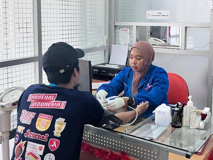 AIS Balikpapan menggelar aksi donor darah.