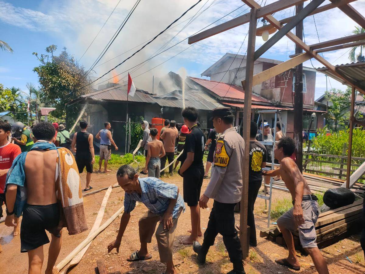 Rumah di Kubu Raya ludes gegara cekcok rumah tangga.