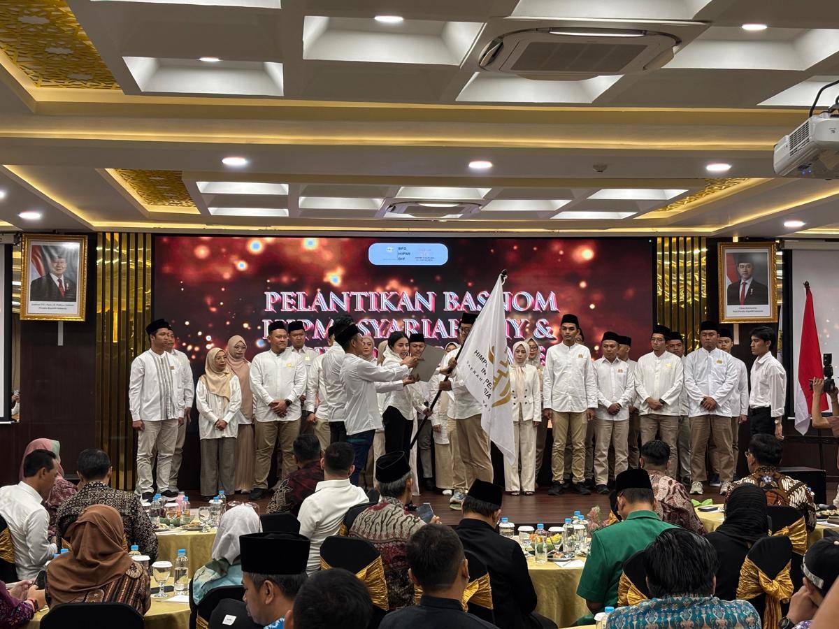 Pelantikan & Studium Generale Hipmi Syariah DIY, di SM Tower Malioboro, Senin (22/9/2025). (IDN Times/Herlambang Jati Kusumo)