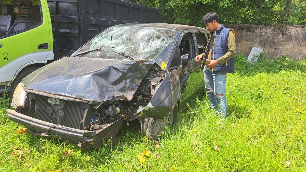 Kondisi mobil pelaku yang dirusak oleh massa. IDN Times/istimewa