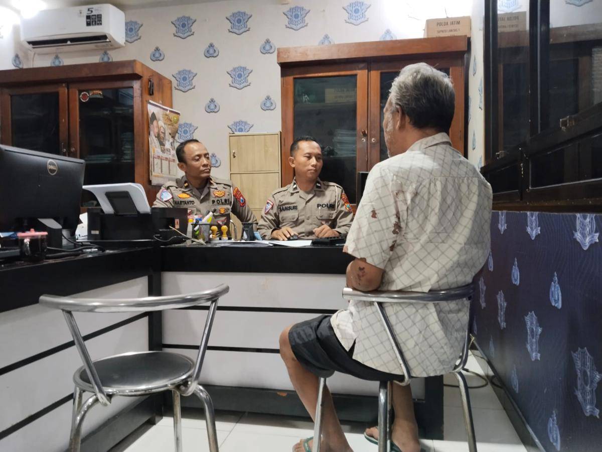 Polisi saat memeriksa pelaku. IDN Times/istimewa