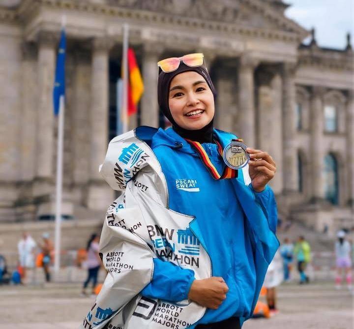 potret publik figur Indonesia ikut Berlin Marathon 2025 