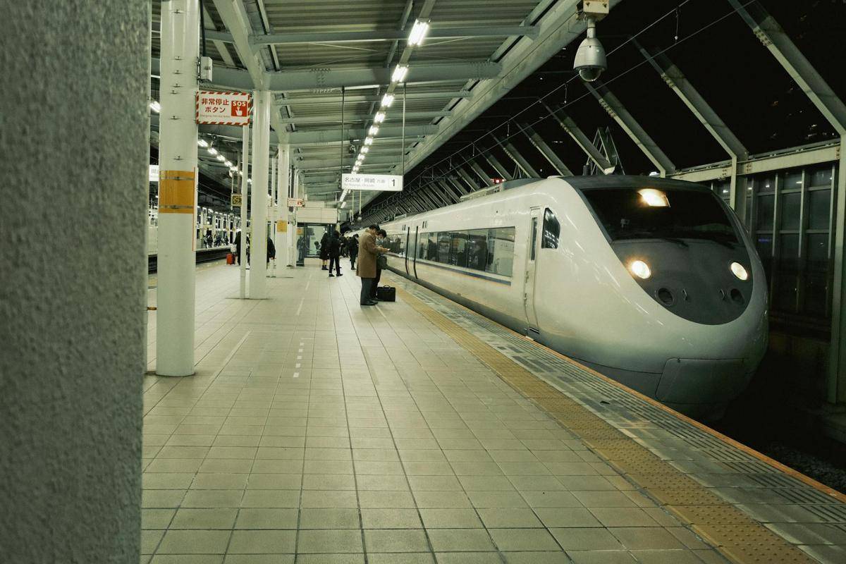 potret kereta di Jepang (pexels.com/Huu Huynh)