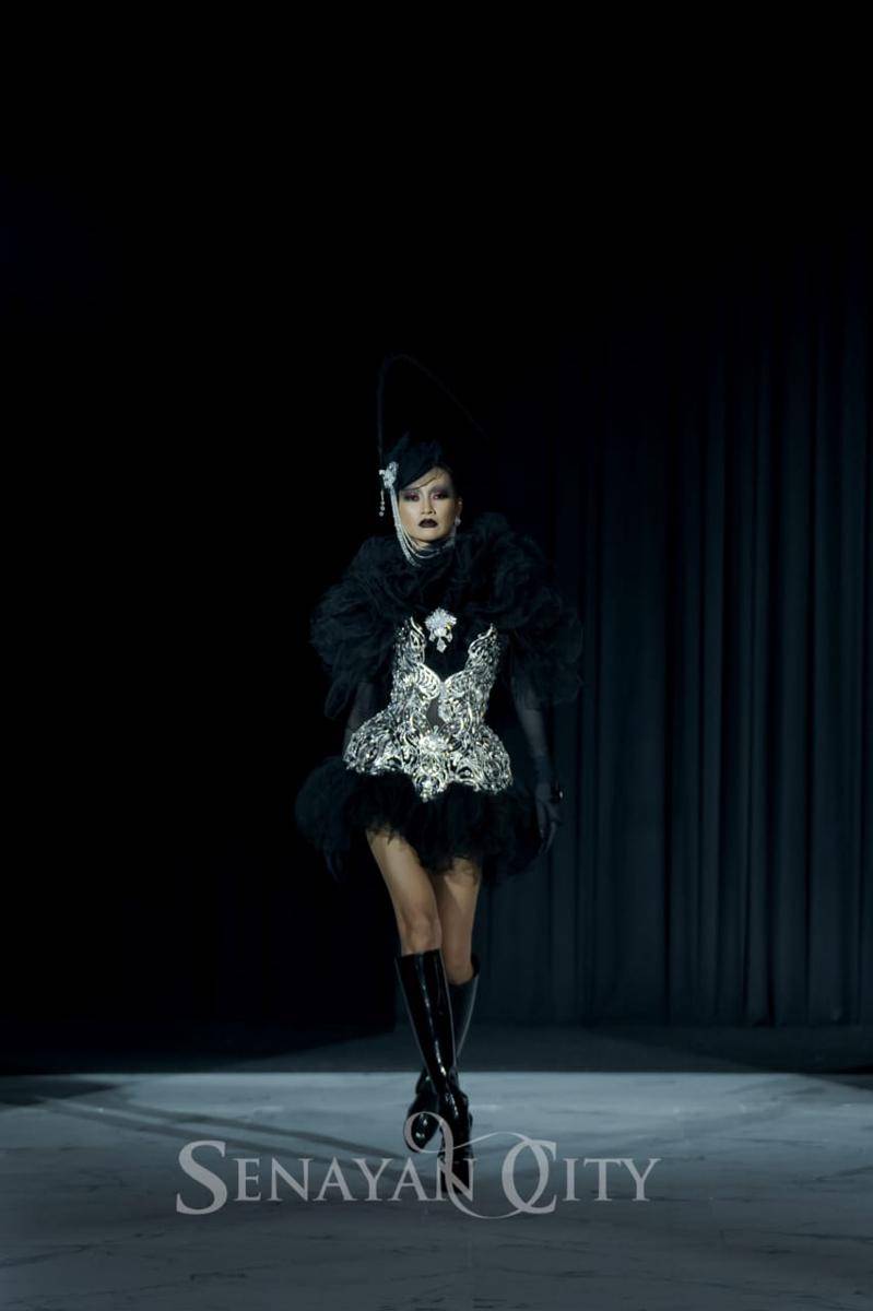 Koleksi Rinaldy Yunardi di Senayan City Fashion Nation XIX (dok. Senayan City Fashion Nation XIX)
