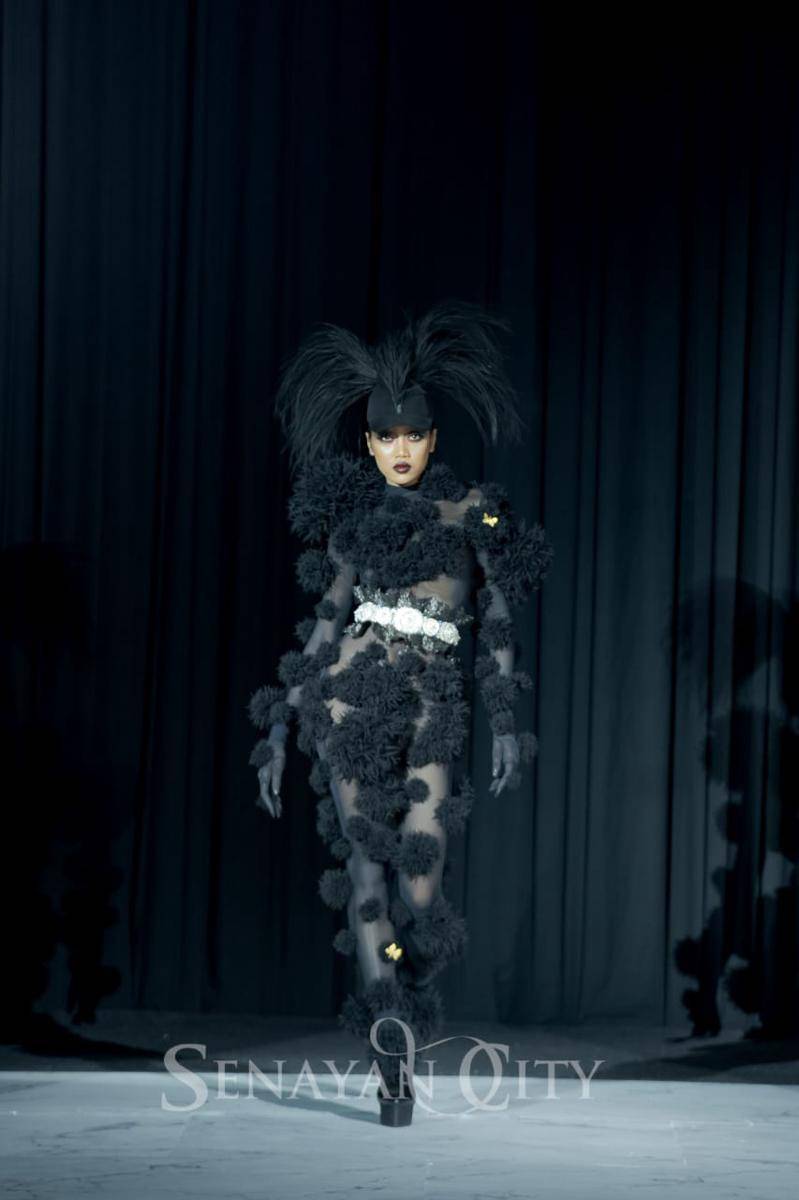 Koleksi Rinaldy Yunardi di Senayan City Fashion Nation XIX (dok. Senayan City Fashion Nation XIX)