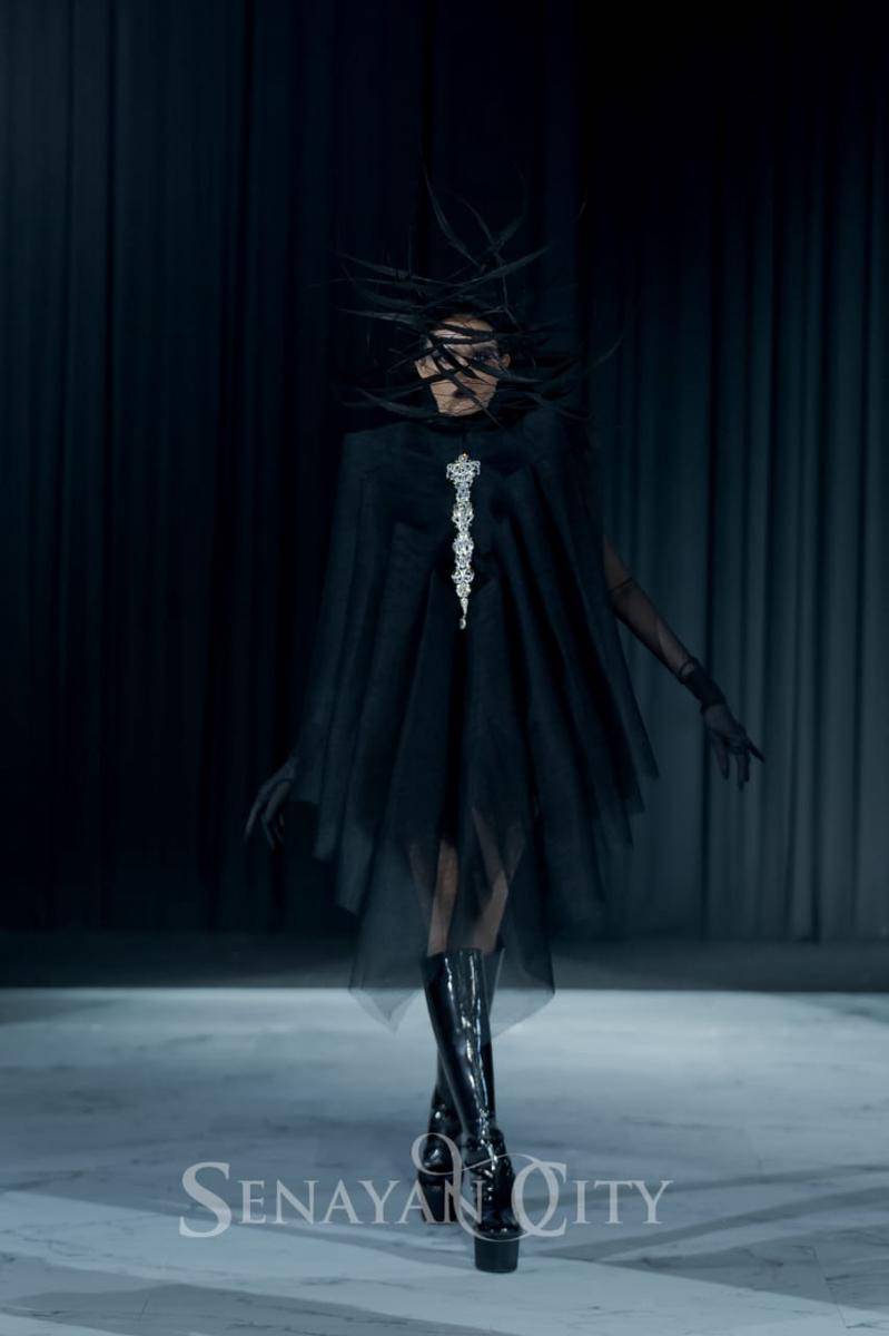 Koleksi Rinaldy Yunardi di Senayan City Fashion Nation XIX (dok. Senayan City Fashion Nation XIX)