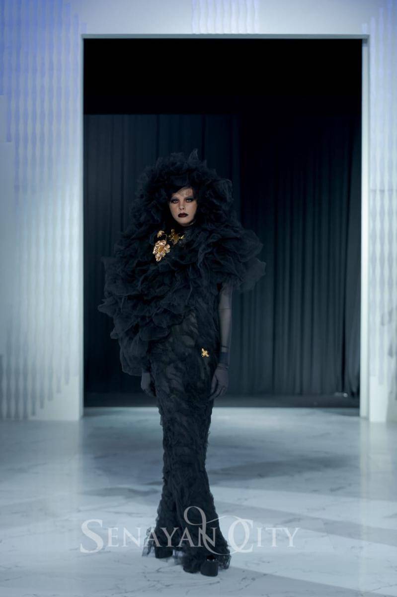 Koleksi Rinaldy Yunardi di Senayan City Fashion Nation XIX (dok. Senayan City Fashion Nation XIX)